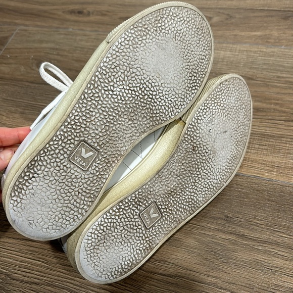 Veja white sneakers - Picture 7 of 9